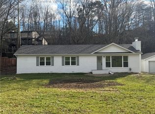 118 Pinewood Rd, Elkview, WV 25071