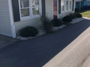 404 Dobbs St, Atlantic Beach, NC 28512