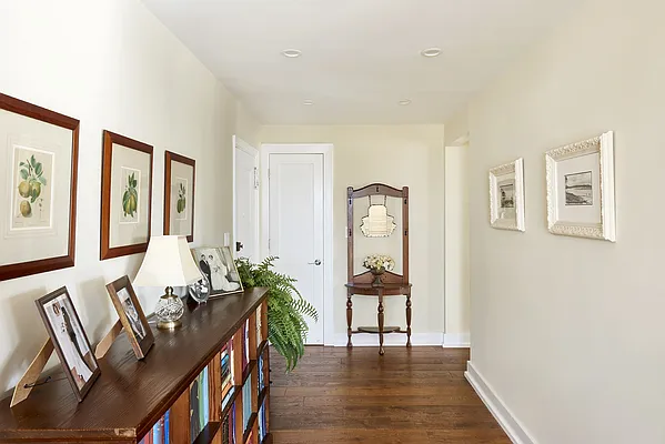 Sold by Warburg | media 21