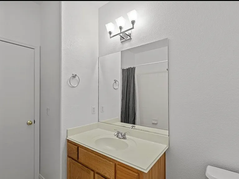 1424 Still Creek Ave — Photo 8