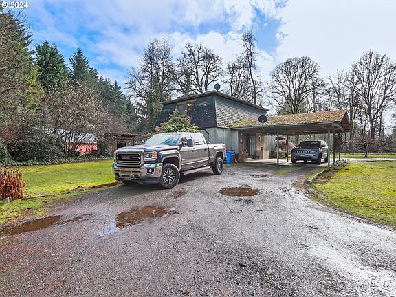 4th image of 2700 NE 125th St