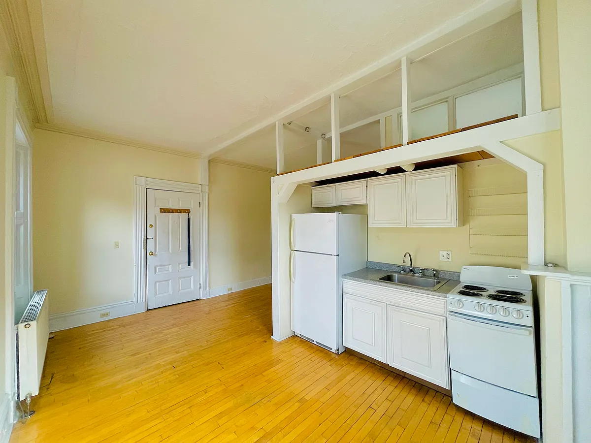 Building Photo - 111 College St #1C