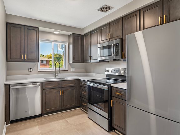3rd image of 1909 Gardenia Ave APT 8