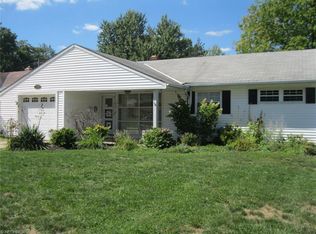 1290 Ranchland Dr, Mayfield Heights, OH 44124