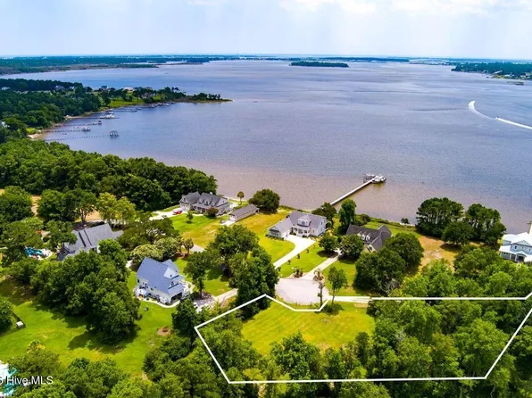 150 Azalea Court, Swansboro, NC 28584