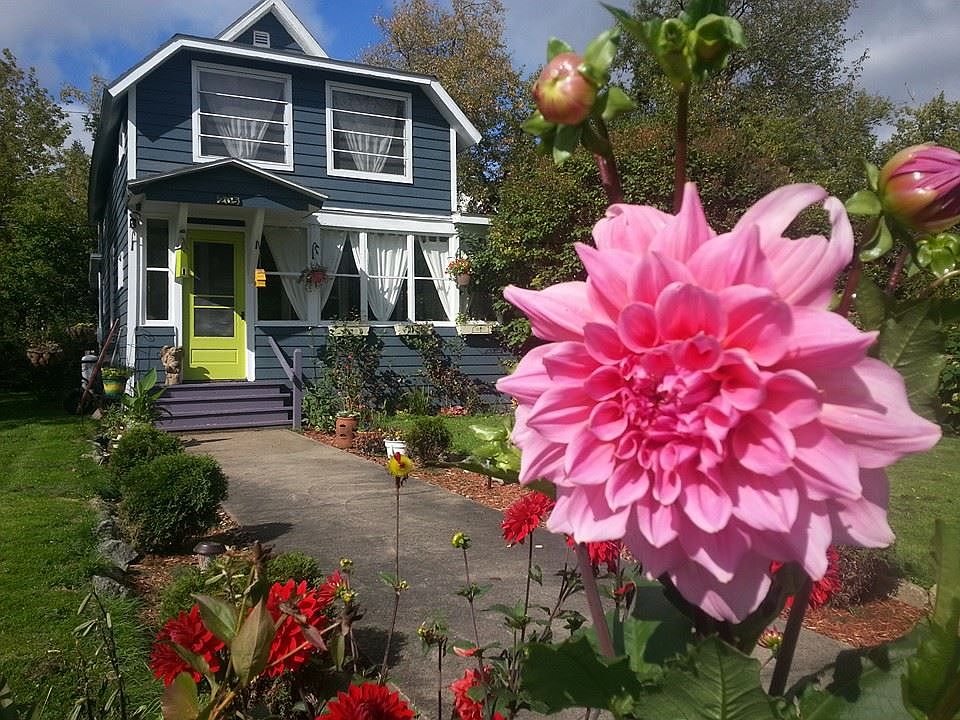 1st image of 205 McKinley St