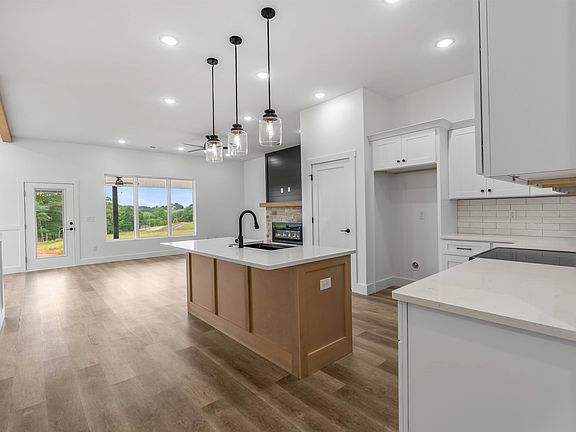 5th image of 2015 Meadow Glen Ct