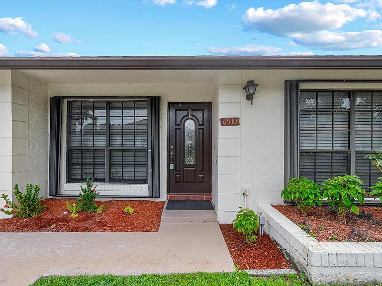 6510 Olivewood Cir — Photo 3