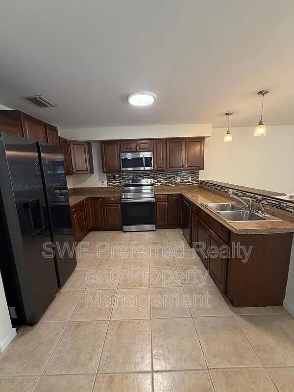 3 bed, 2.0 bath, $1,800 — Photo 2