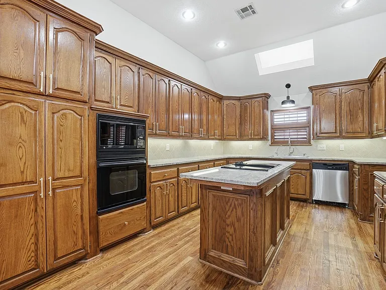 3102 NE Heritage Dr — Photo 42