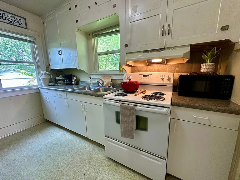 652 Conger St — Photo 4
