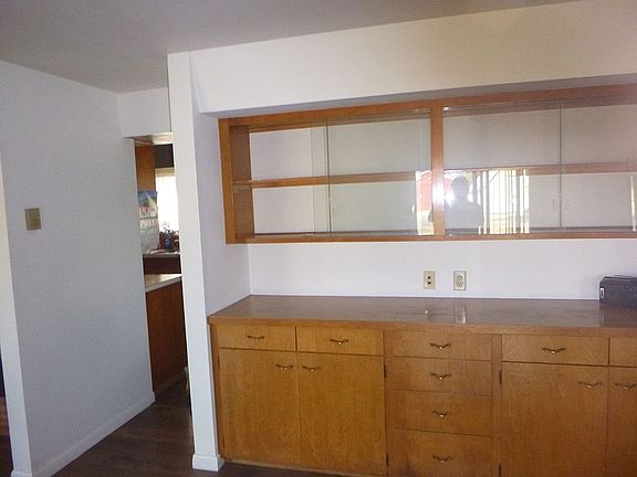 2nd image of 685 Hillview Dr