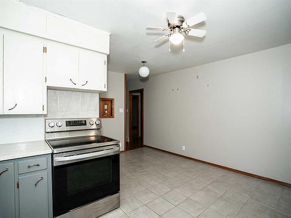 3rd image of 4904 W 52nd St