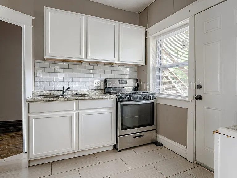 3233 Charlotte St #2S — Photo 22