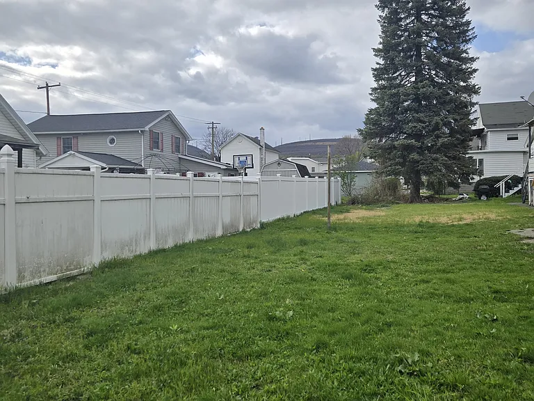 310 William St #3 — Photo 11