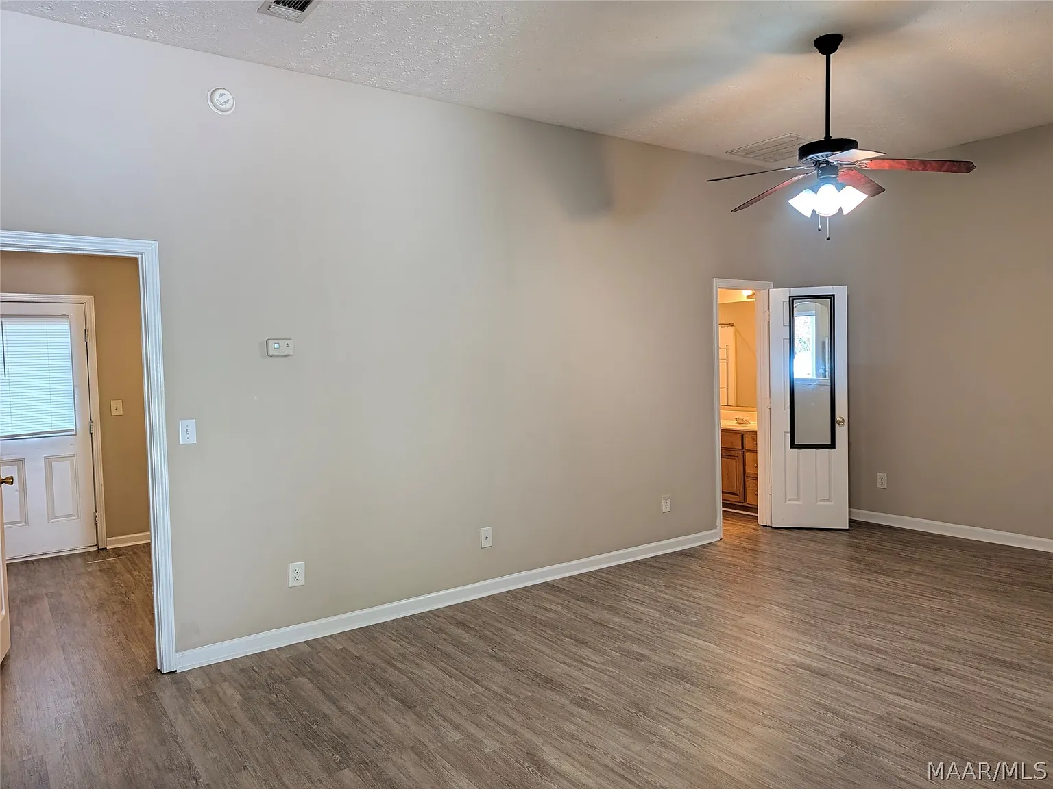 1 bed, 1.0 bath, 861 sqft, $800 — Photo 3