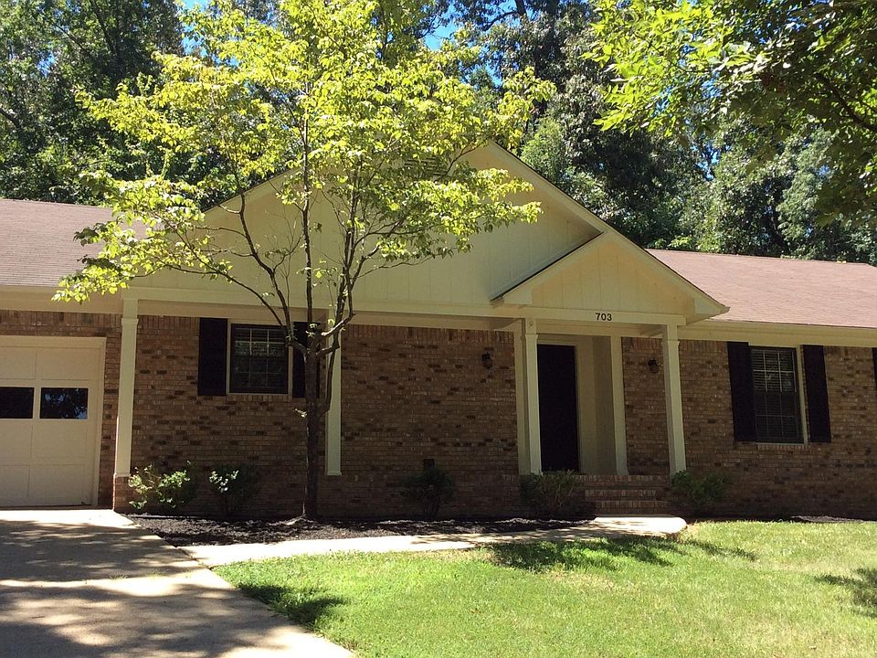 Very nice 3BR/3BA with separate man cave/playroom.