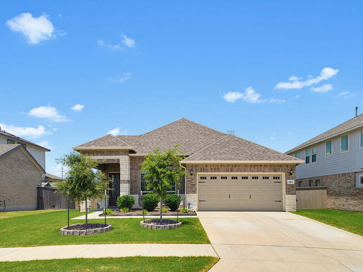 3 bed, 2001 sqft, $2,100 — Photo 1