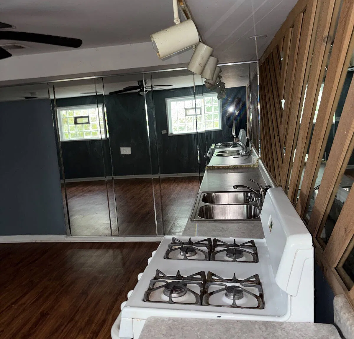 3 bed, 1.0 bath, 731 sqft, $1,450 — Photo 3