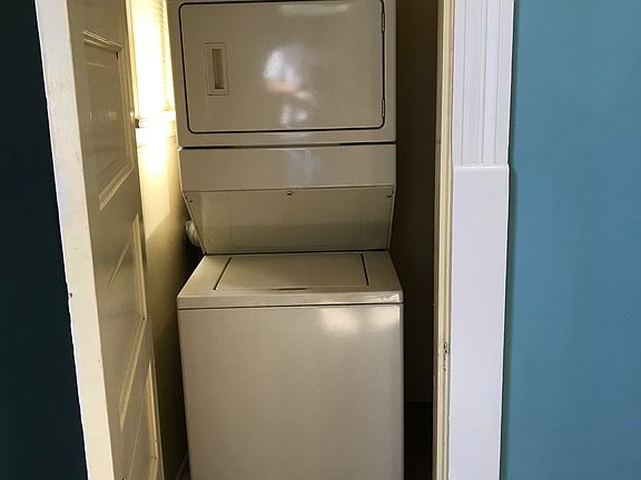 Lower unit laundry