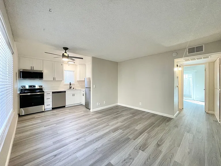 2220 O Street — Photo 2