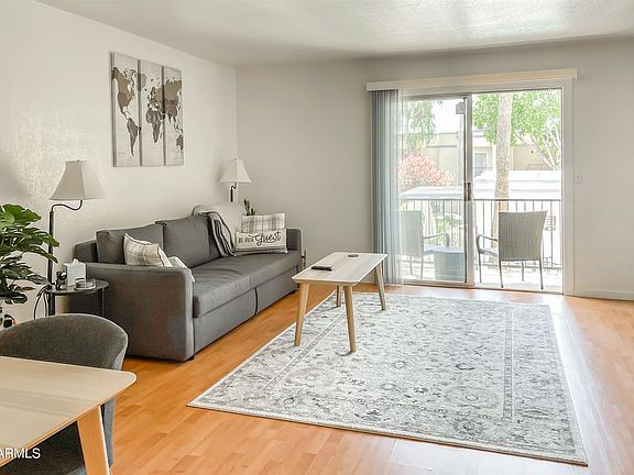 2nd image of 740 W Elm St Unit 203