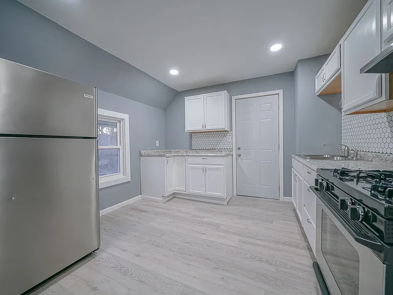 934 Ridge Ave #2 — Photo 21