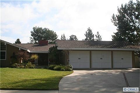 1st image of 2 Hermitage Ln