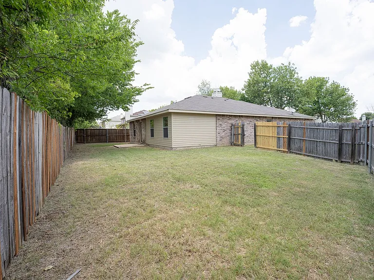 3841 Meredith Ln — Photo 12
