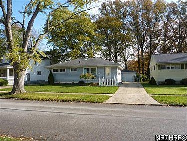 1st image of 277 Roosevelt Ave