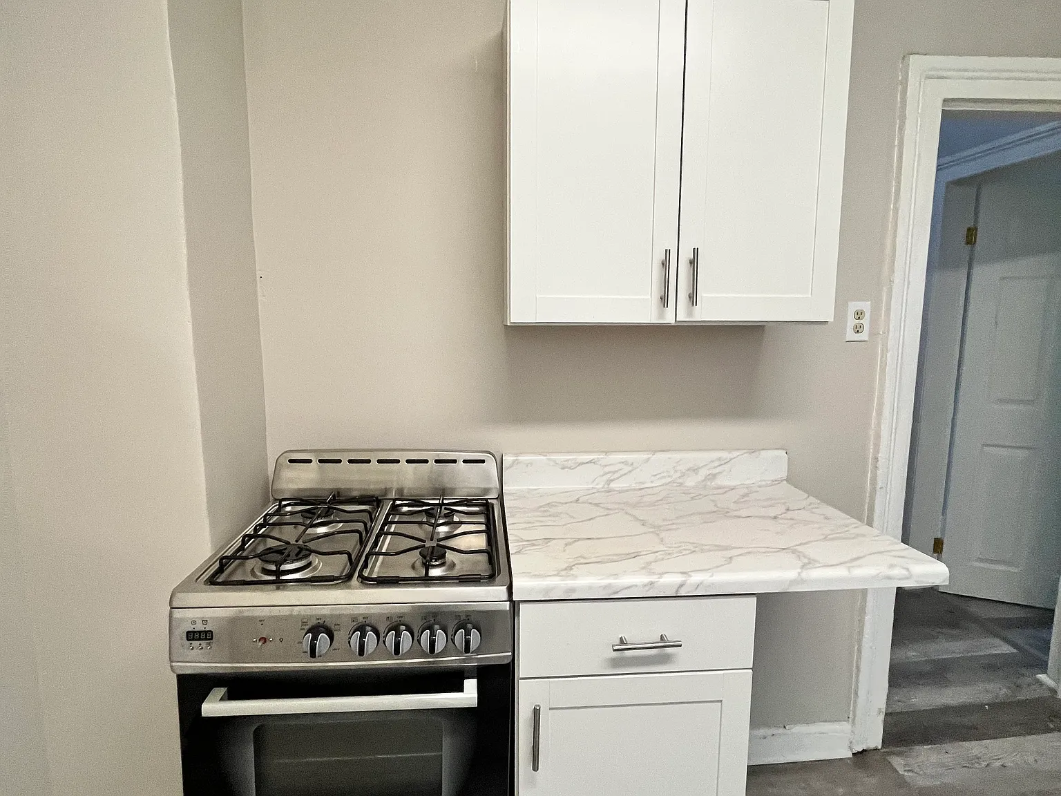 2 bed, 800 sqft, $1,895 — Photo 3