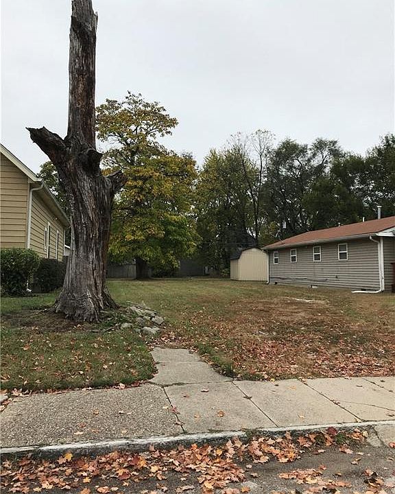 2nd image of 2142 Bellefontaine St