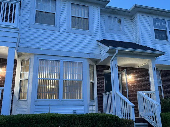 29337 Classic Dr, Chesterfield, MI 48051