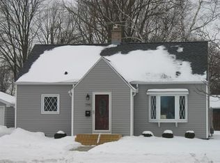 708 S 35th St, Manitowoc, WI 54220