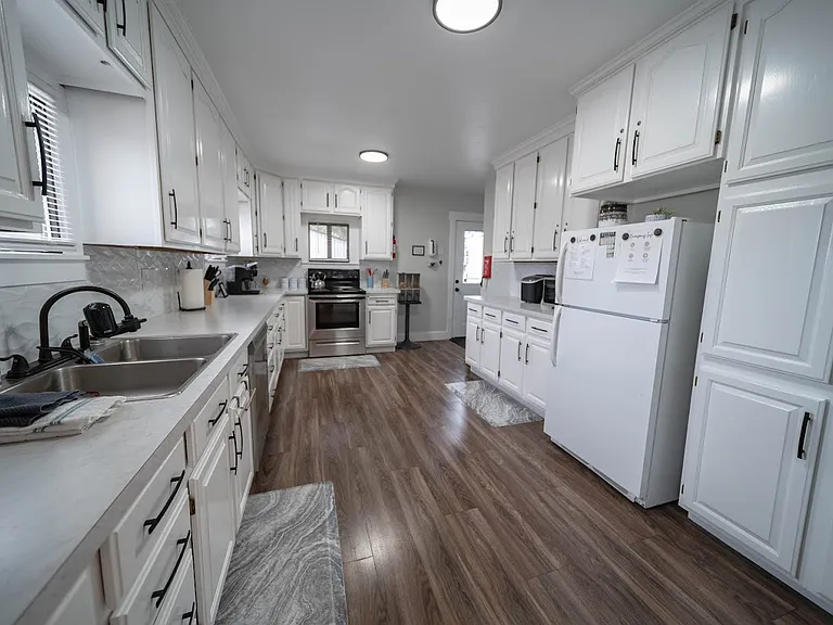 119 N 200 E — Photo 41