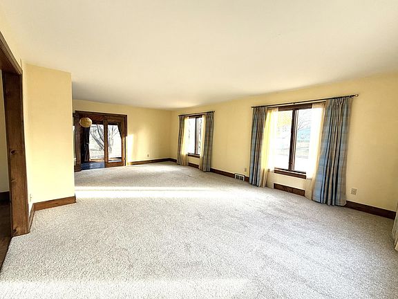 5th image of 795 Broadway Ave S