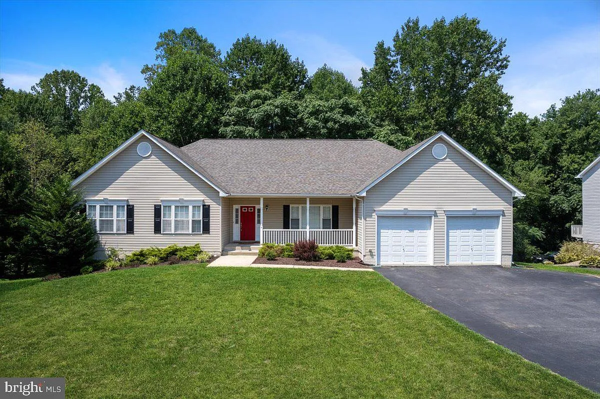 6 bed, 3.5 bath, 5180 sqft, $4,200 — Photo 1
