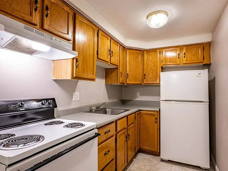 Kent Apartments — Photo 5