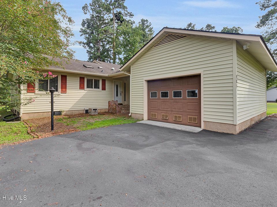 1st image of 905 Plantation Drive