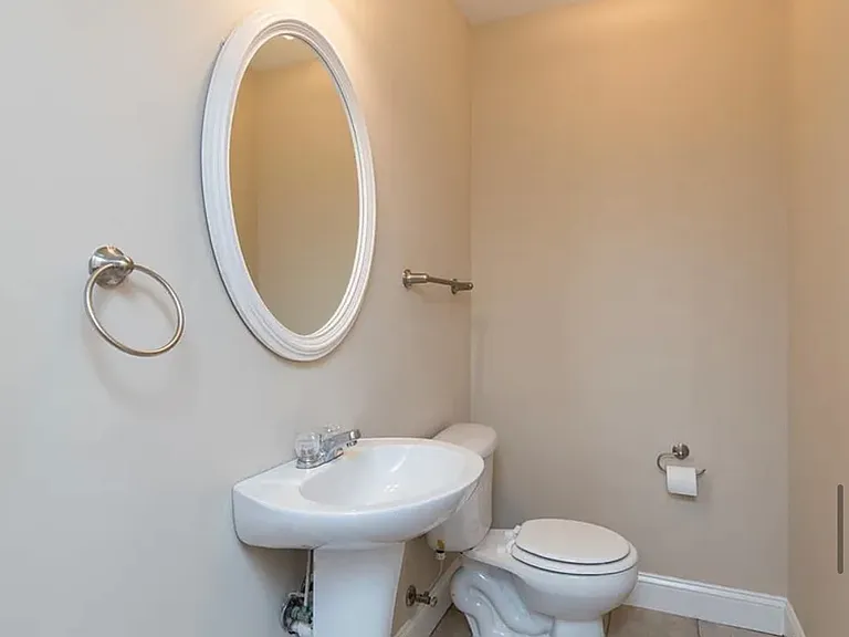 618 Hampton Way #A — Photo 13
