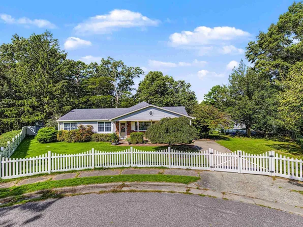 11 Berkshire Dr, Egg Harbor Township, NJ 08234