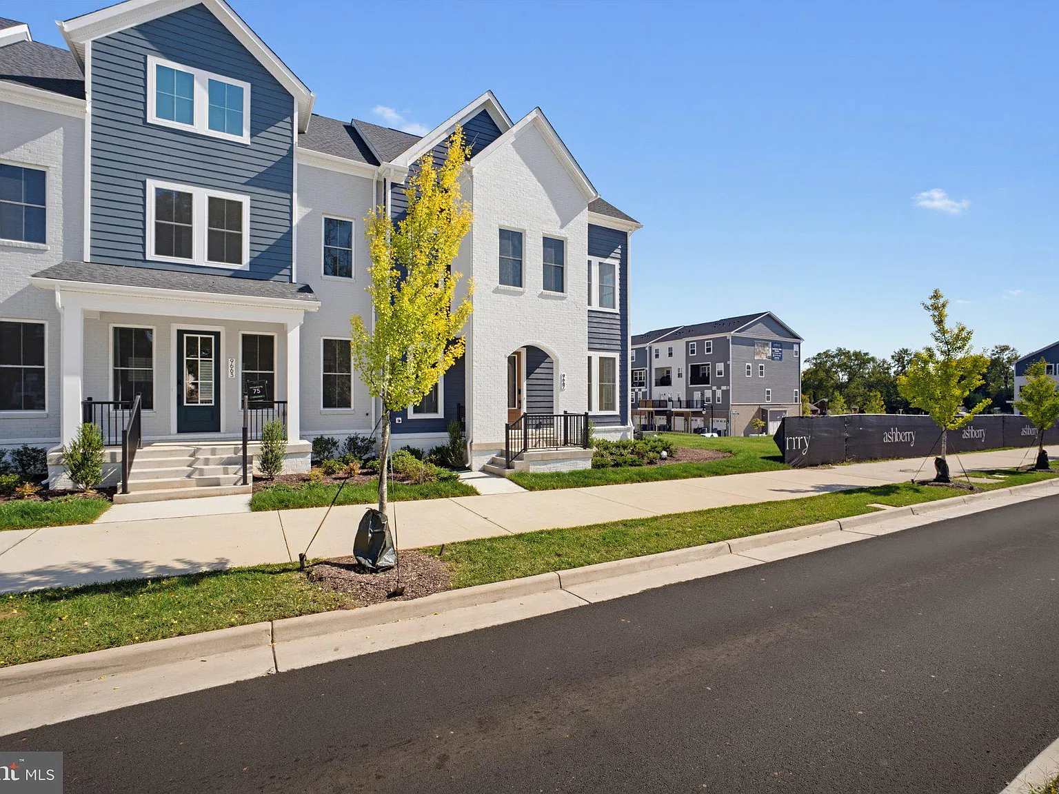 3 bed, 3.5 bath, 2172 sqft, $3,700 — Photo 2