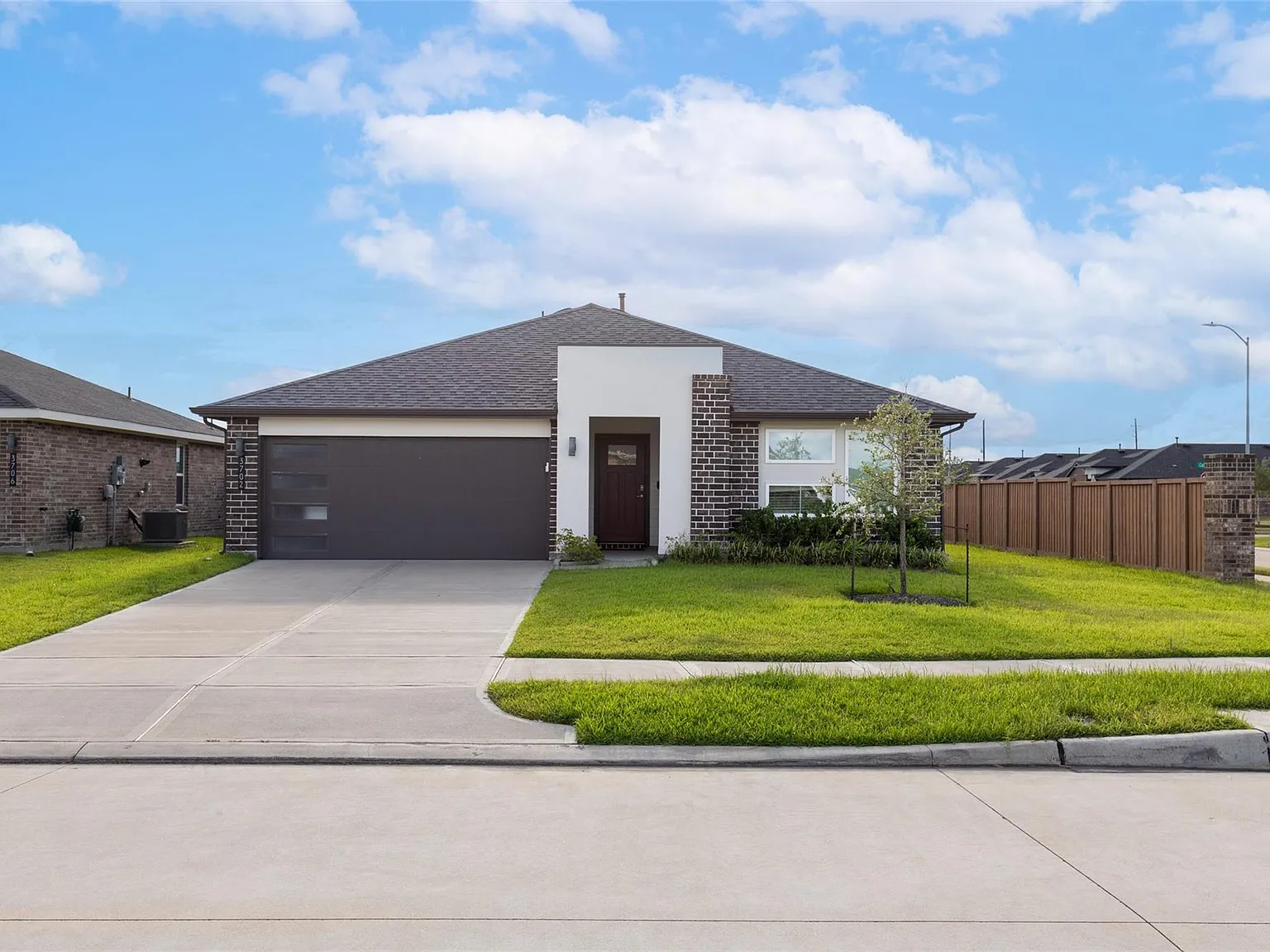 4 bed, 2.0 bath, 2082 sqft, $2,400 — Photo 1