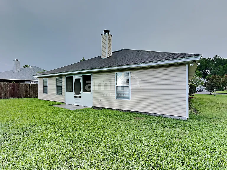 1852 Willesdon Dr W — Photo 21