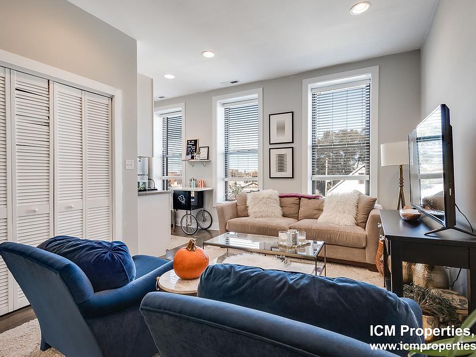 1st image of 1048 W Cornelia Ave #202