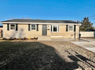 16 Schoolhouse Dr, Somers Point, NJ 08244