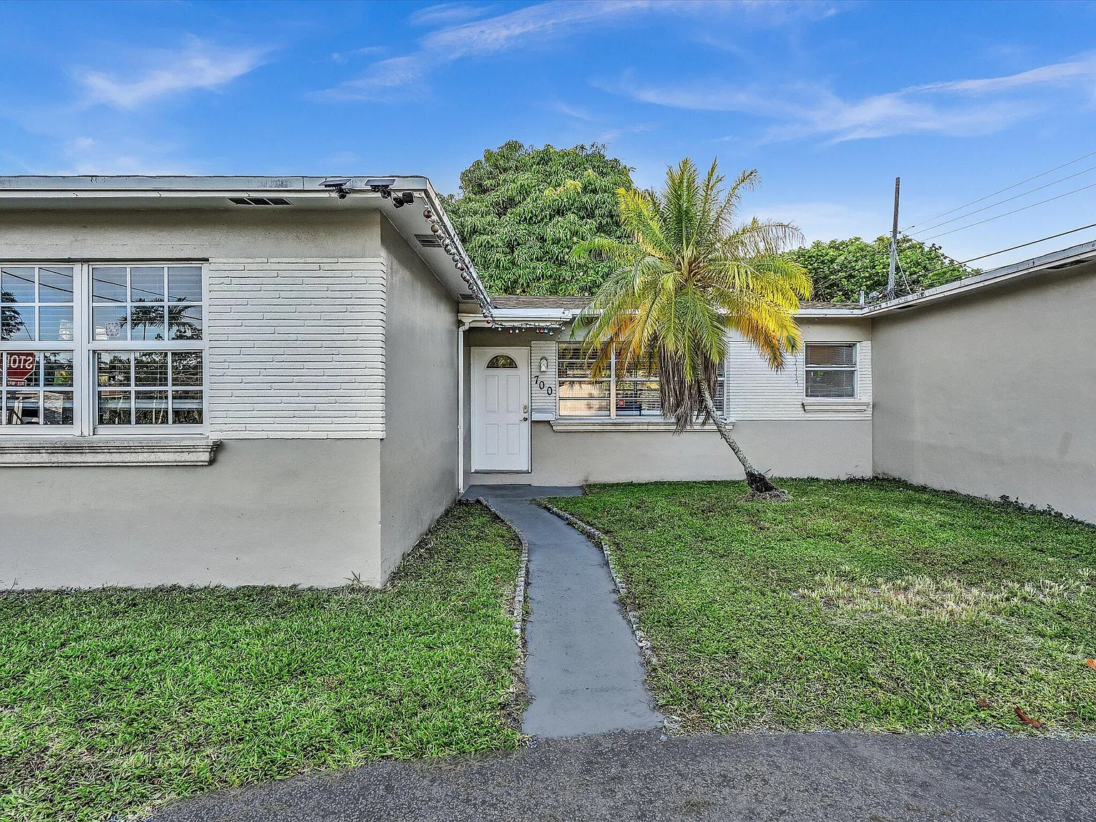 3 bed, 2.0 bath, 1338 sqft, $3,150 — Photo 3