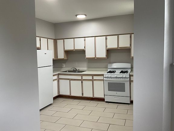 2nd image of 6219 S University Ave #204