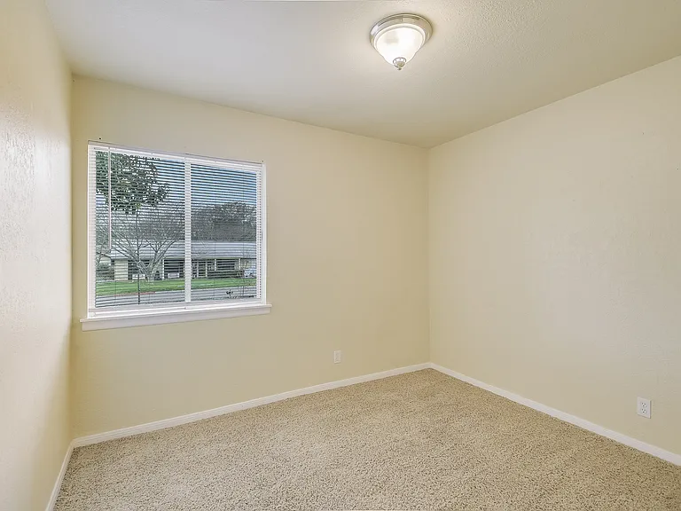 227 Shin Oak Dr — Photo 22