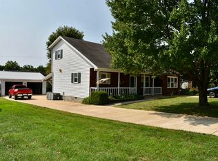 1418 E Chestnut St, Bolivar, MO 65613